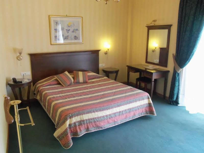 Rex Hotel นาฟปลิโอ ภายนอก รูปภาพ