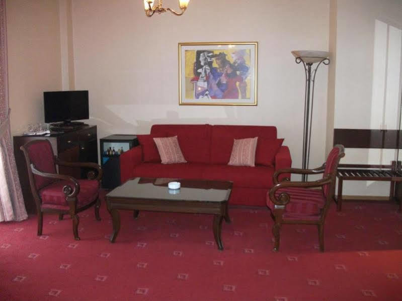 Rex Hotel นาฟปลิโอ ภายนอก รูปภาพ
