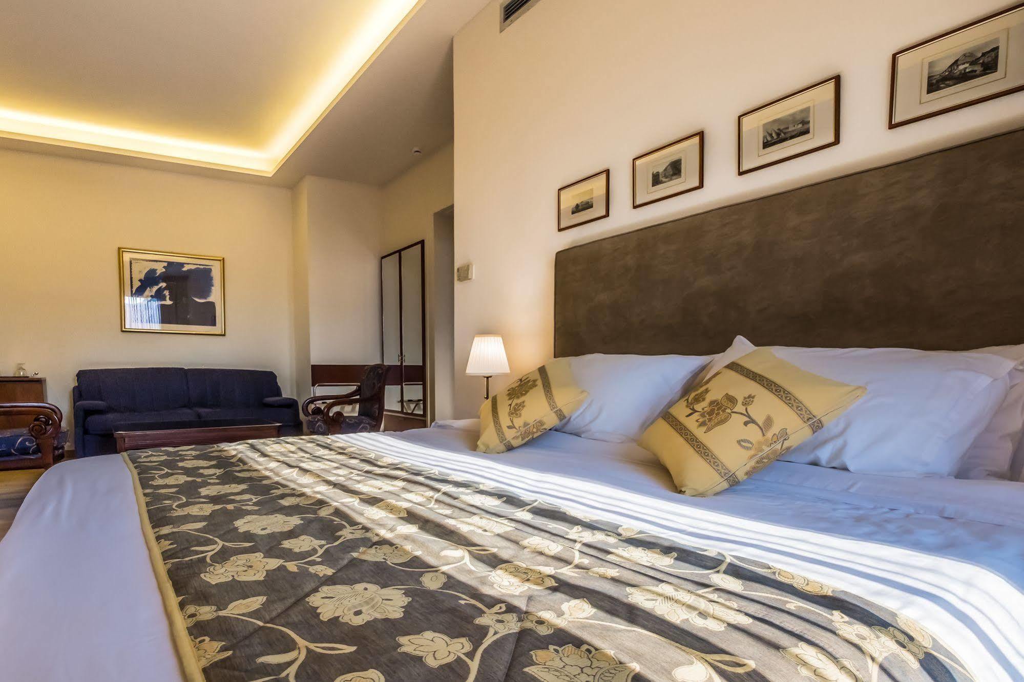 Rex Hotel นาฟปลิโอ ภายนอก รูปภาพ